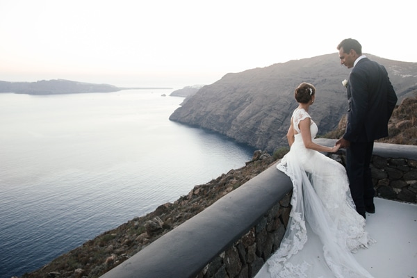 White & blush destination γάμος στη Σαντορίνη|Anne-Marie & Shahid