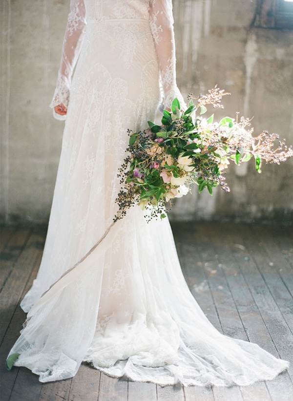 Inbal-Dror-wedding-dress-bridal-bouquet