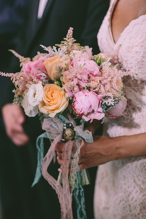 vintage-cameo-wedding-bouquet