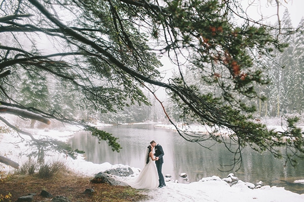 Ονειρεμένος γάμος το χειμώνα σε λίμνη