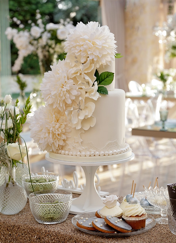 elegant-white-wedding-cake