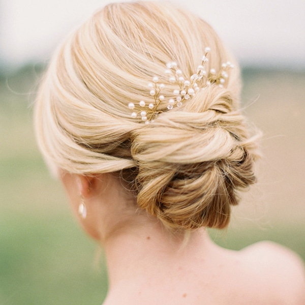 bridal-hairstyle-trends-2017-classic-chignon-soft