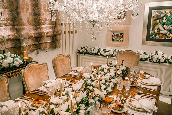 Elegant Christmas dinner table decoration