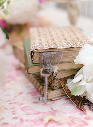 Ιδεες για διακοσμηση γαμου με βιβλια