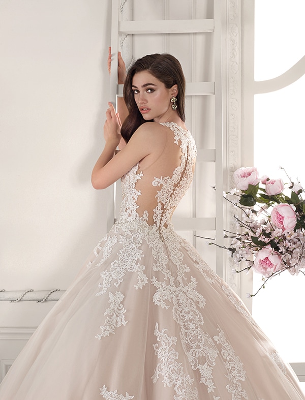 wedding-dresses-with-amazing-details-demetrios-bridal-collection-2019_04