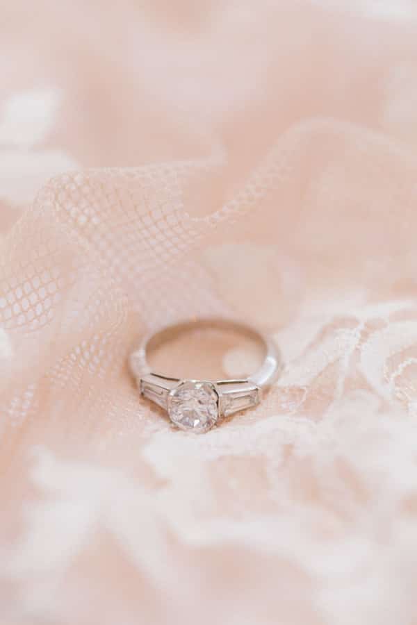 shiny-engagement-rings-special-moment_04