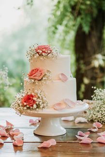 Λευκή τούρτα γάμου