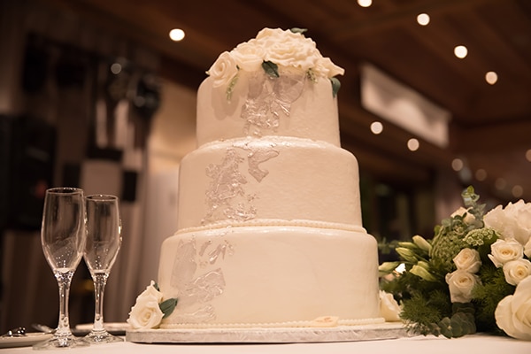 Λευκή τούρτα γάμου