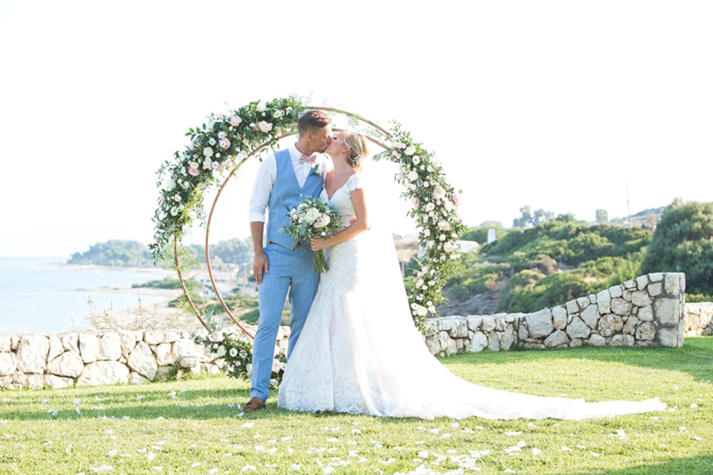 Ρομαντικός καλοκαιρινός γάμος στη Κεφαλονιά με θέα τη θάλασσα