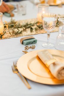 Elegant tableware σε χρυσο χρωμα