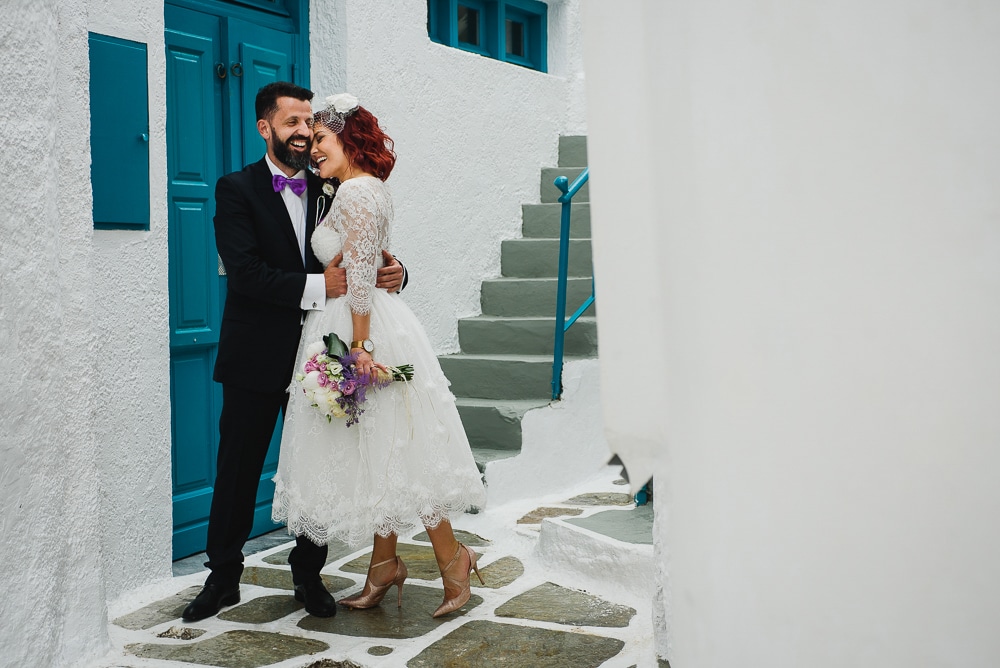 Ρομαντικός ανοιξιάτικος γάμος στην Ίο σε λευκές και μωβ αποχρώσεις | Σταυρούλα & Σοφιανός