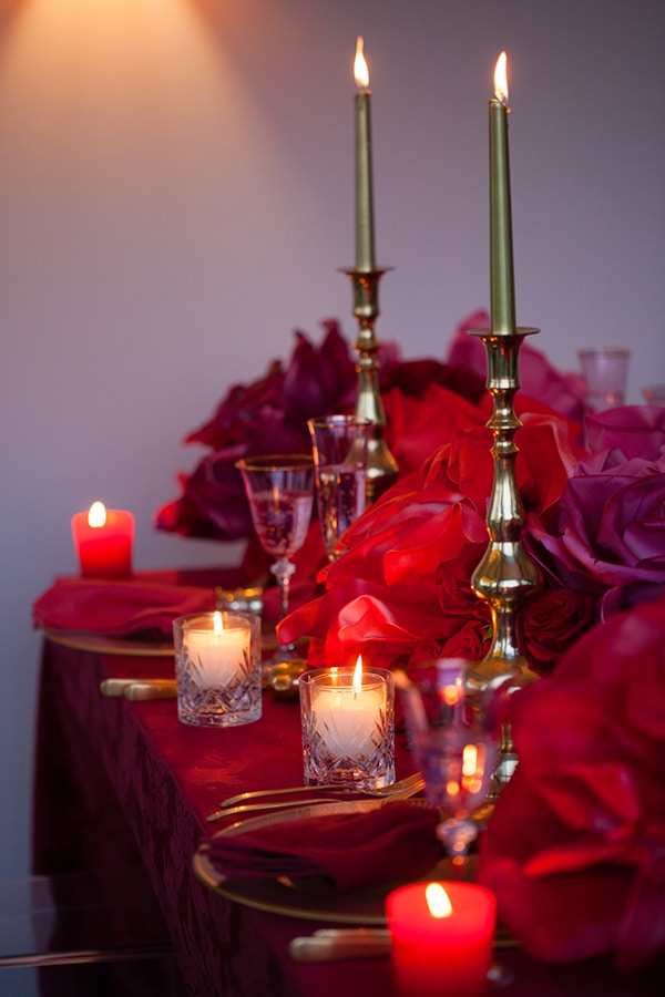 luxurious-elegant-christmas-styled-shoot-burgundy-hues_12