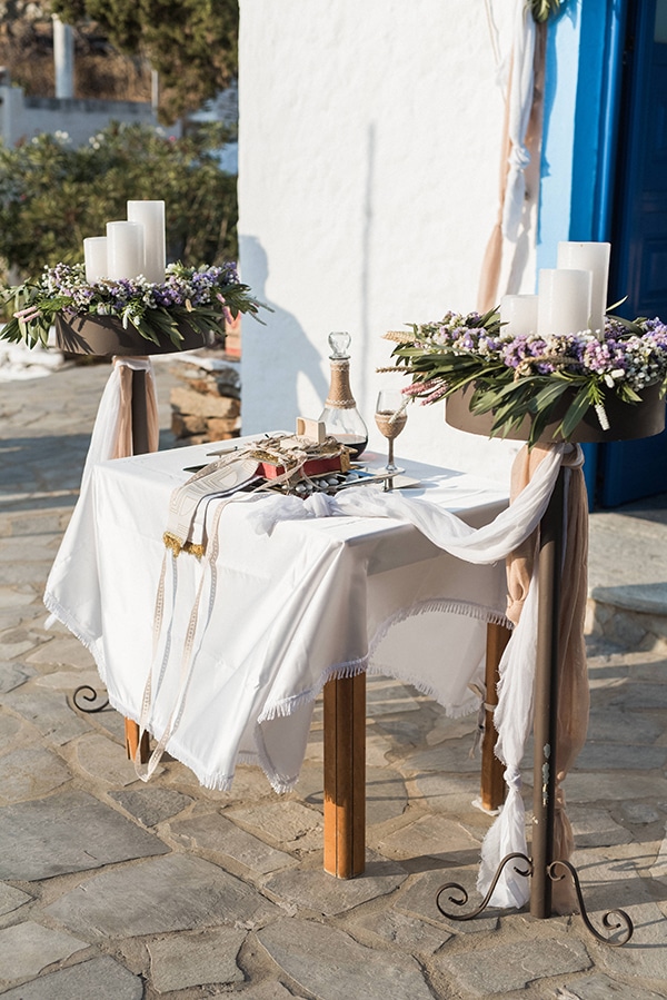 summer-wedding-kea-island-backdrop-endless-blue-sea_10