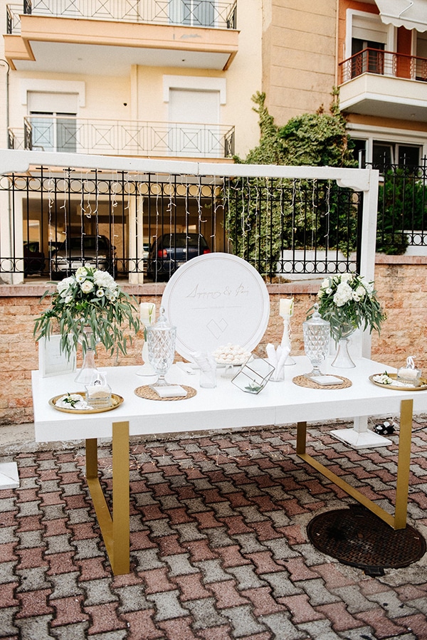 elegant-fall-wedding-serres-crystal-chandeliers-gold-details_08x