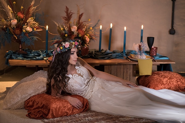 Μοντέρνες ιδέες διακόσμησης ενός bohemian γάμου με pampass grass και εξωτικά άνθη σε έντονα ζωηρά χρώματα
