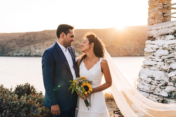 Ρομαντικός φθινοπωρινός γάμος στην πανέμορφη Κύθνο με ηλιοτρόπια και λουλούδια του αγρού │ Ιωάννα & Σάκης