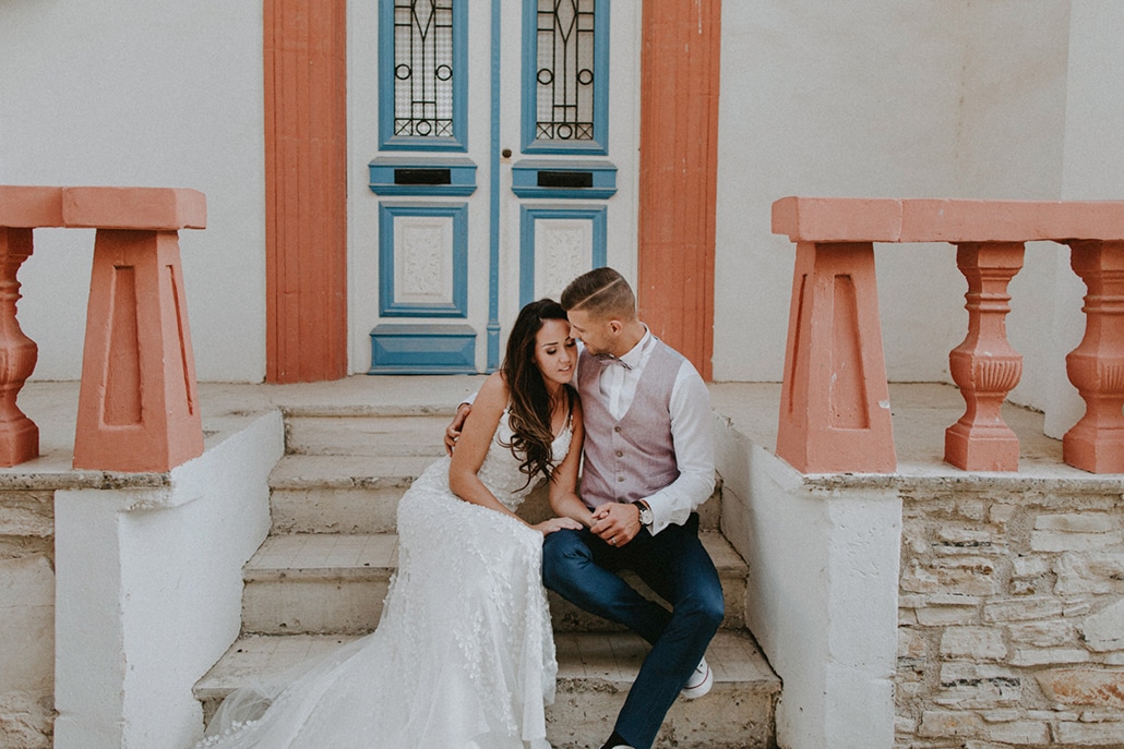 Υπέροχος καλοκαιρινός γάμος σε πολυτελές ξενοδοχείο της Πάφου με πανέμορφο ανθοστολισμό και ρομαντική ατμόσφαιρα│ Zsofia & David