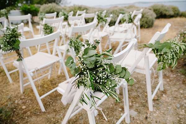 beautiful-summer-island-wedding-decoration-ideas-burlap-white-flowers_05