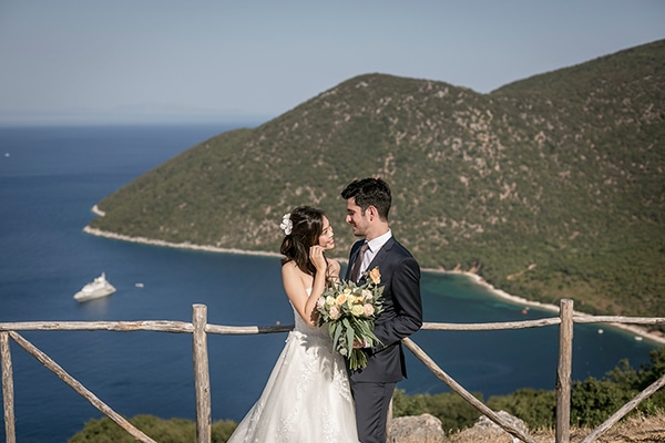 Νησιώτικος γάμος στην Κεφαλονιά με ελιά και λευκά τριαντάφυλλα │ Cherie & Αντώνιος