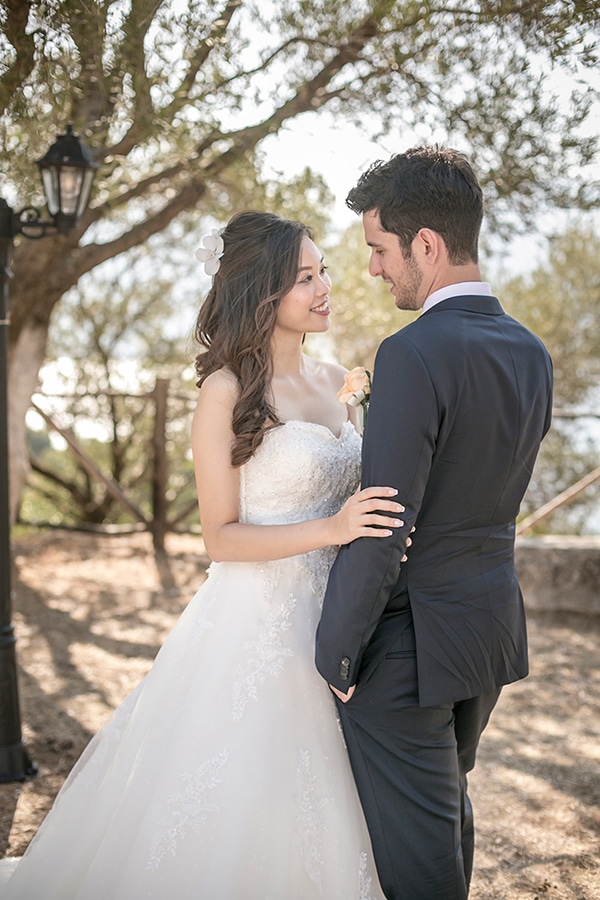 greek-island-wedding-kefalonia-olive-branches-white-roses_01y