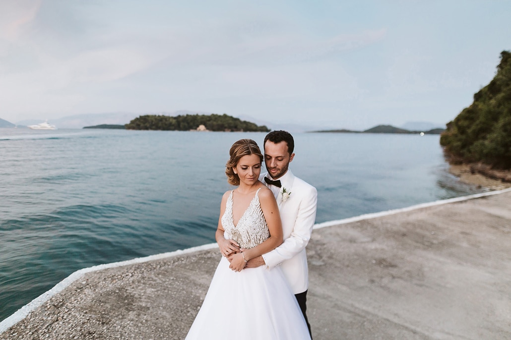 Ένας υπέροχος ρομαντικός γάμος στη Λευκάδα με φόντο το απέραντο γαλάζιο της θάλασσας │ Μαρία & Σπύρος