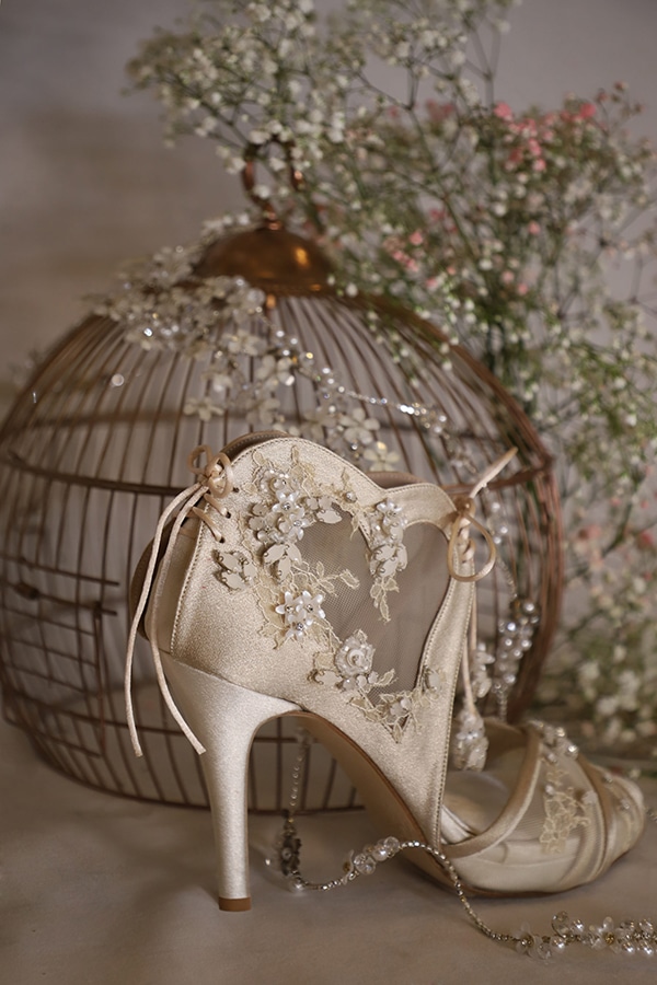fairytale-bridal-shoes-savrani-creations-floral-patterns-crystals-lace-details_03x