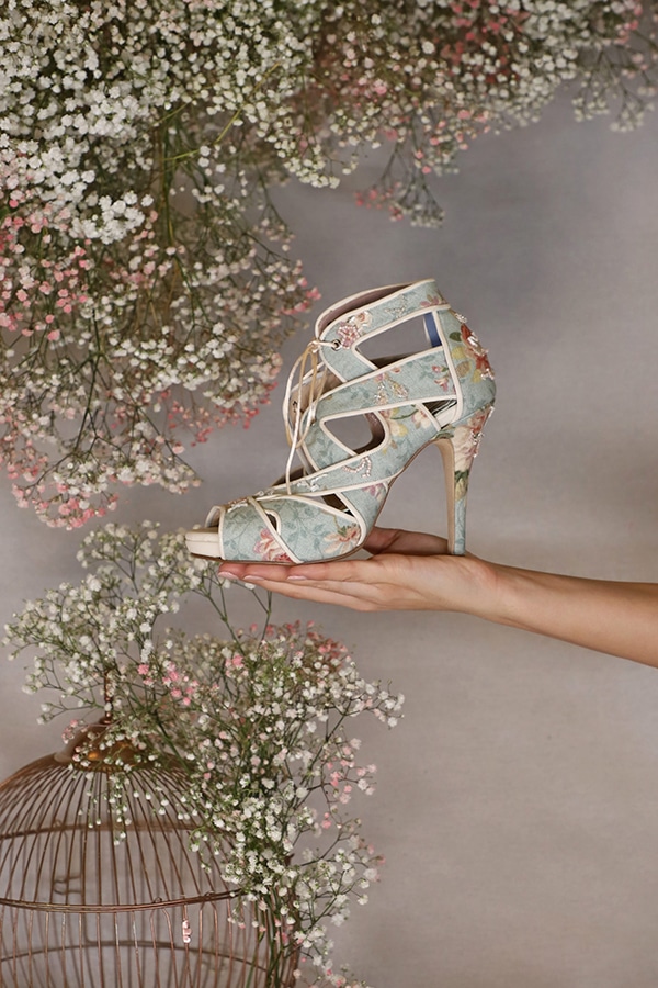 fairytale-bridal-shoes-savrani-creations-floral-patterns-crystals-lace-details_10x