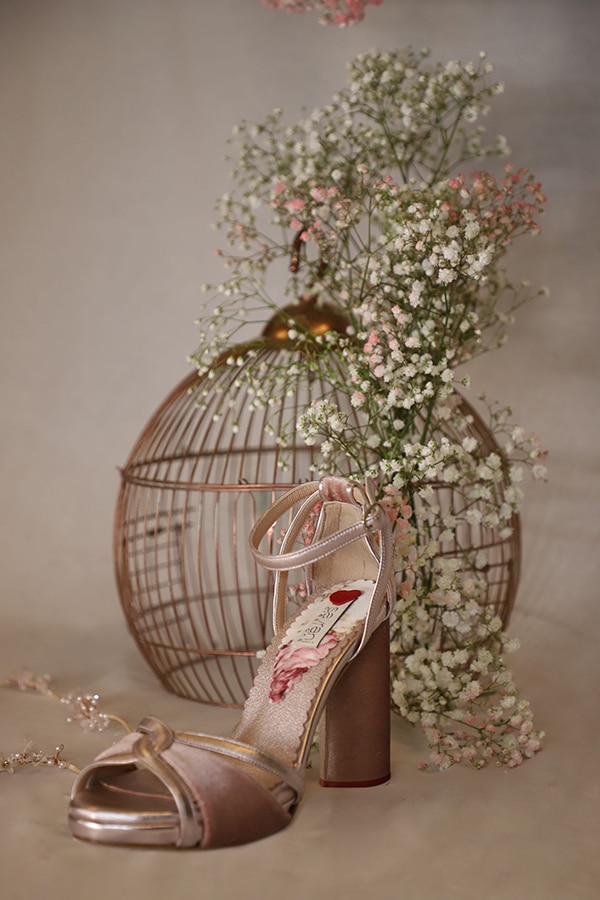fairytale-bridal-shoes-savrani-creations-floral-patterns-crystals-lace-details_12