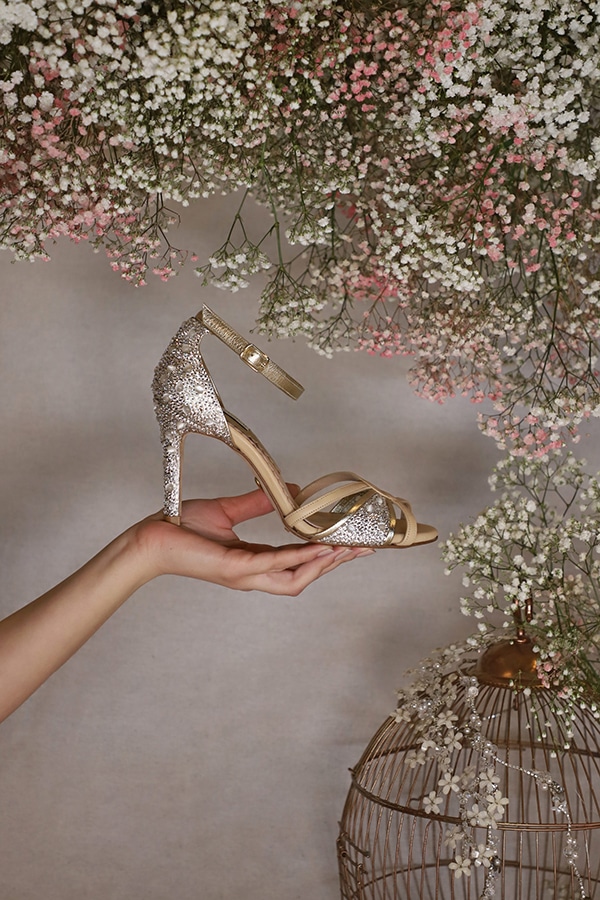 fairytale-bridal-shoes-savrani-creations-floral-patterns-crystals-lace-details_23