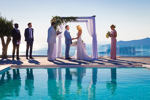 Aξέχαστο honeymoon στο μαγευτικό Thermes Luxury Villas and Spa της Σαντορίνης!