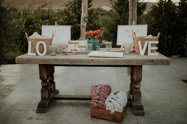 Πρωτότυπο τραπέζι ευχών για ρουστίκ γάμο
