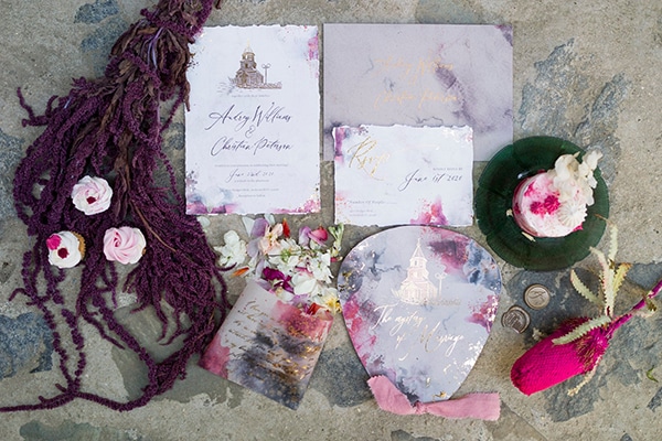 Μοναδικά προσκλητήρια γάμου από Redgrass Invitations με floral σχέδια και watercolor details