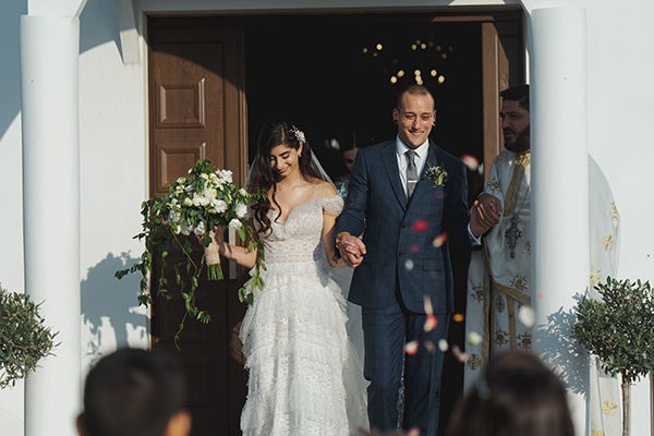 Όμορφος φθινοπωρινός γάμος στη Λάρνακα με λευκά λουλούδια και πρασινάδα │ Γιώτα & Andy