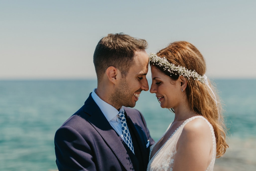 Υπαίθριος καλοκαιρινός γάμος στο Πόρτο Χέλι σε λευκές αποχρώσεις │ Νεκταρία & Αντώνης