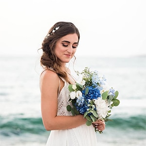 Καλοκαιρινός γάμος στην Πάρο με λευκές και γαλάζιες αποχρώσεις │ Κική & Χάρης