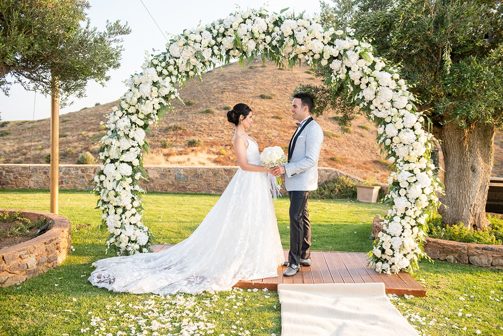 Υπαίθριος καλοκαιρινός γάμος στην Αθήνα με τις πιο ρομαντικές λεπτομέρειες │ Jasmine & Yaasha
