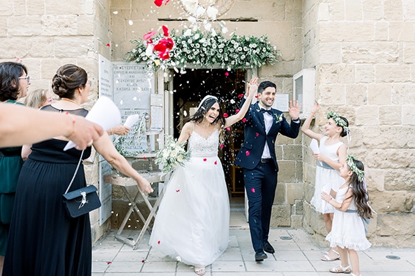 Υπέροχος καλοκαιρινός γάμος στη Λευκωσία με ελιά και λευκά τριαντάφυλλα │ Maria & Alex