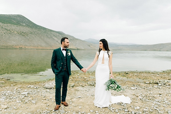 Φθινοπωρινός γάμος στην Κοζάνη με λευκά άνθη, ευκάλυπτο και χρυσές λεπτομέρειες │ Στέλλα & Γιάννης