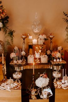 Elegant dessert table για δεξίωση γάμου