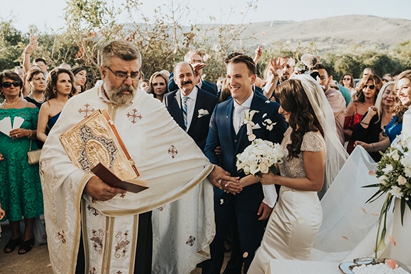 summer-traditional-wedding-crete-peonies-kalles_13