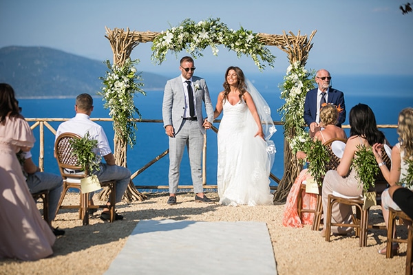 Υπέροχος καλοκαιρινός γάμος στην Κεφαλονιά με τριαντάφυλλα και άνθη ελιάς │ Έφη & Jordan