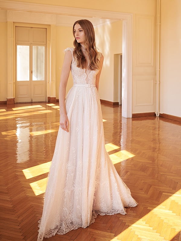 flowy-wedding-dresses-romantic-bridal-look-bridal-fall-collection-2021_10