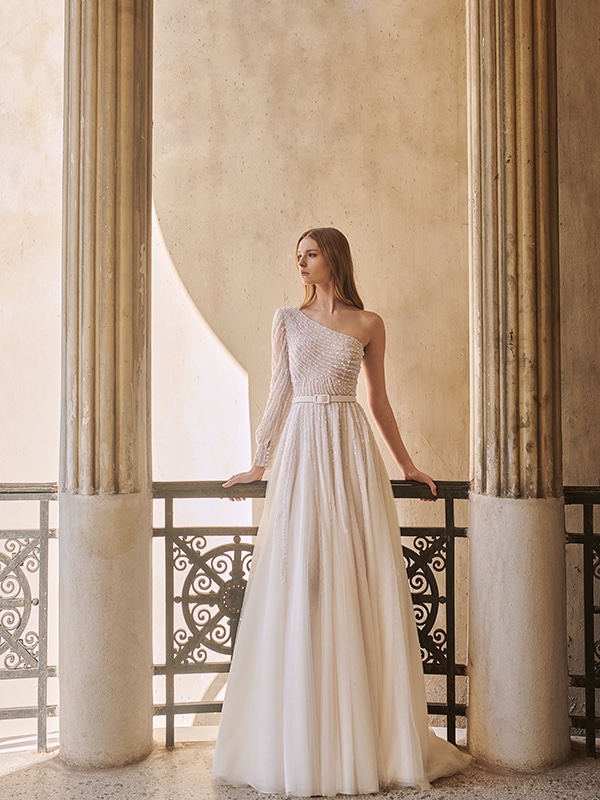 flowy-wedding-dresses-romantic-bridal-look-bridal-fall-collection-2021_13