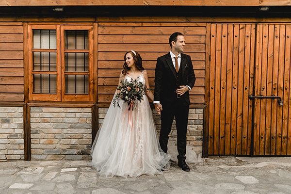 Φθινοπωρινός γάμος στη Λάρνακα με λευκές και coral αποχρώσεις ǀ Αρετή & Θεόδωρος
