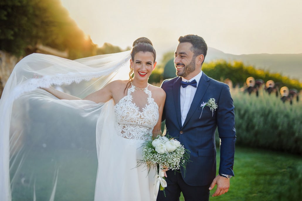 Ρομαντικός καλοκαιρινός γάμος στην Αθήνα με παιώνιες και γυψοφίλη  │ Ειρήνη & Σπύρος