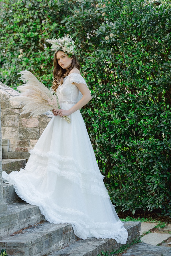 dreamy-rustic-elegant-styled-shoot-stunning-wedding-dresses_05x