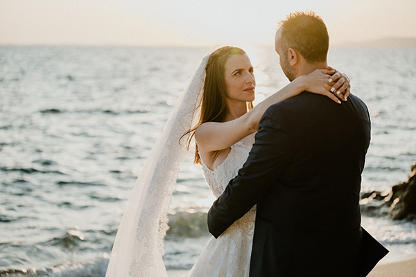 Μια από τις πιο ρομαντικές day after φωτογραφίσεις με φόντο τη θάλασσα και το ηλιοβασίλεμα │ Μαρία & Χρήστος