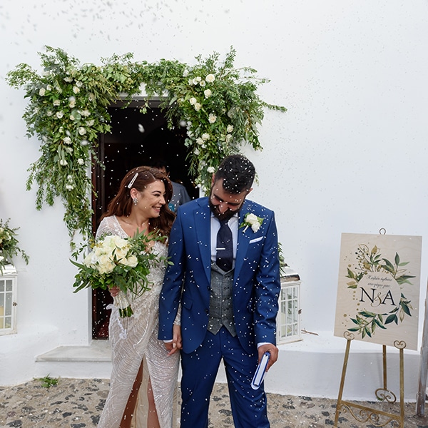 stunning-fall-wedding-beautiful-santorini-island-olive-branches-white-roses_19