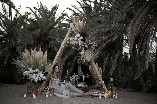 boho-chic-styled-shoot-beach-tropical-pampas-grass-roses-light-pink-hues_01w