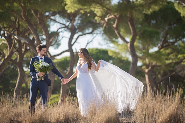 Ρομαντικός φθινοπωρινός γάμος στην Αθήνα με λευκά τριαντάφυλλα και ανεμώνες │ Ελένη & Γιάννης